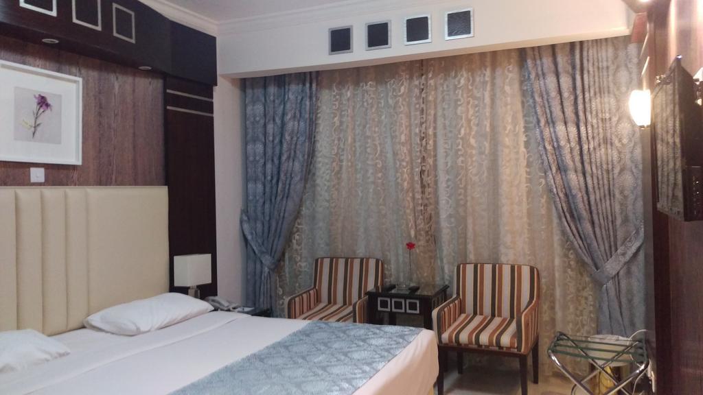 Kuwait Continental Hotel Kuwait City Zimmer foto